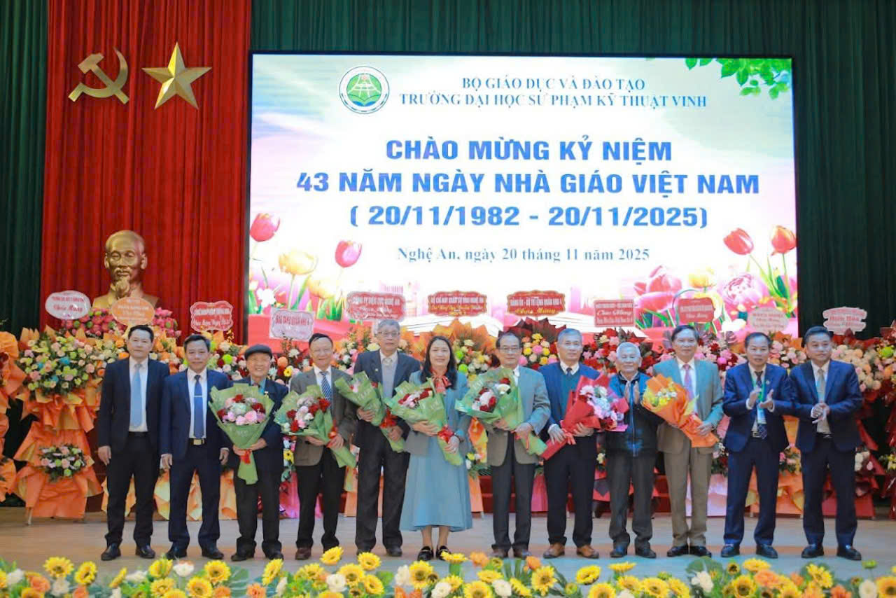 Đầm ấm kỷ niệm ngày Nhà giáo Việt Nam